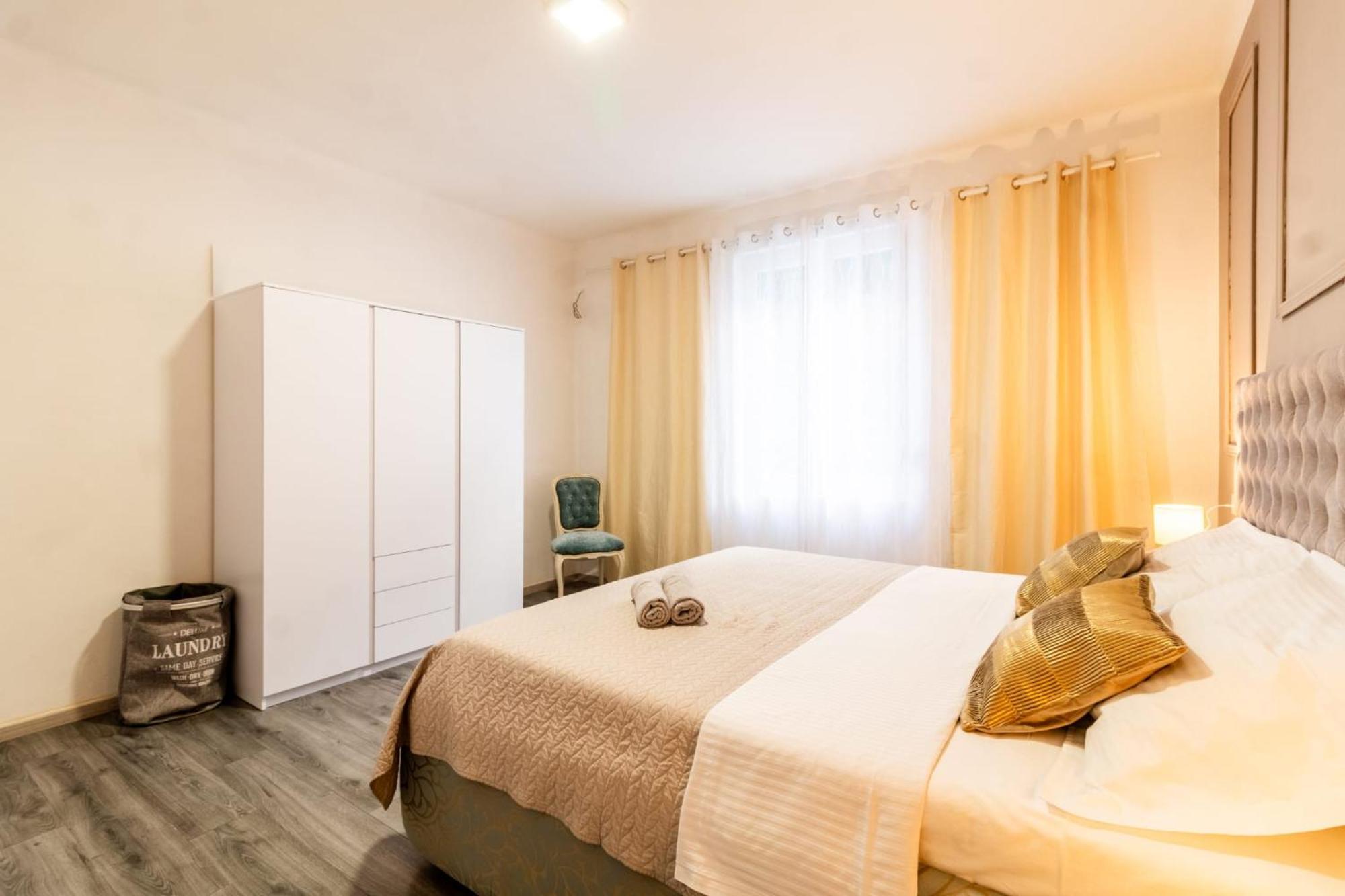 Apartment Lea Centar สปลิท ภายนอก รูปภาพ